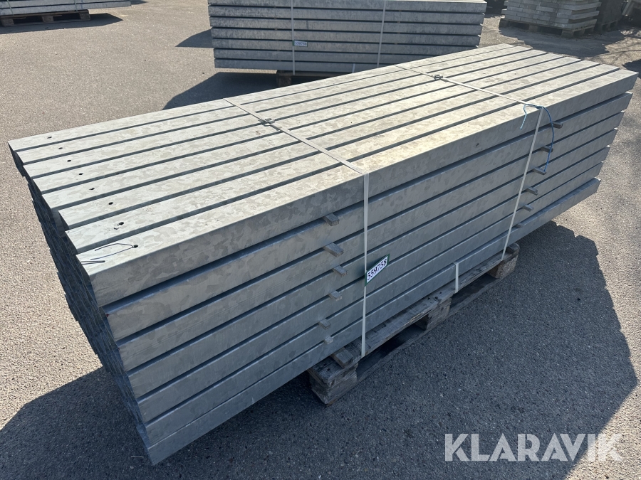 Galvaniserede stolper 56 styk. 2,5m. lange