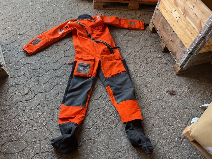 15 stk Overlevelses dragter