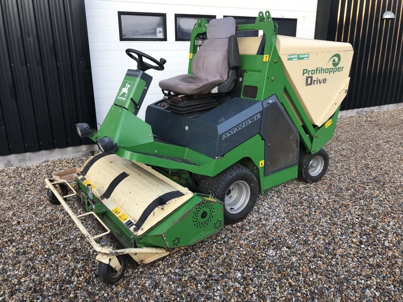 Græsslåmaskine med slagleklipper og opsamler