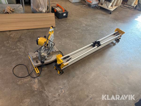 Kap-/geringssav med udtræk. Dewalt DW700-XE