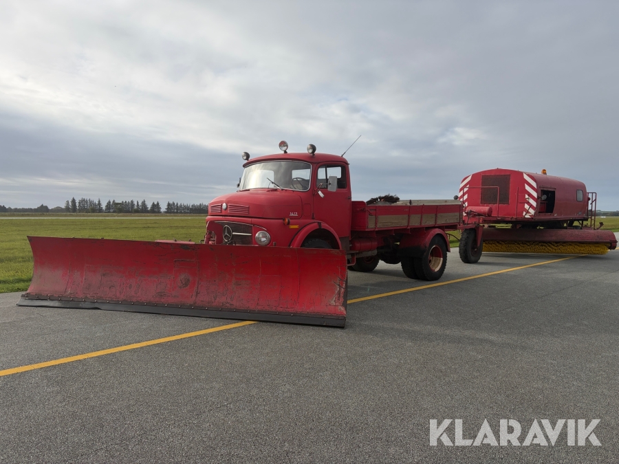 Veteranlastbil Mercedes-Benz 1413 med fejemaskine og sneplov