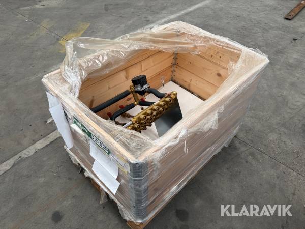 Gulvvarmeunit Wavin BCVS TP1 5KV + 3VV + 5GV med 5 kredse og Grundfos cirkulationspumpe