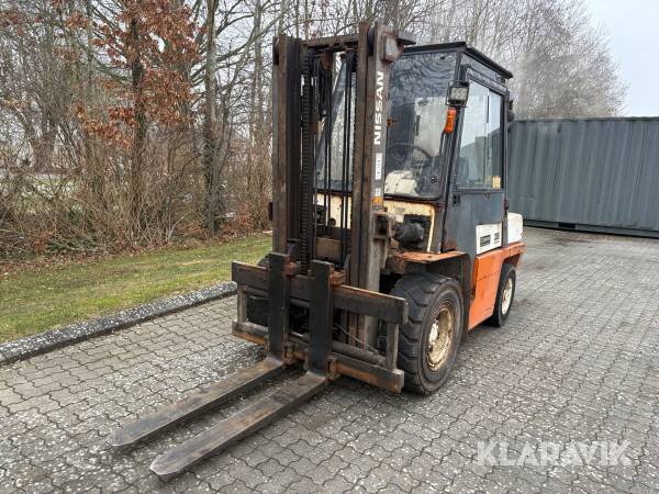 Truck Nissan WFD3A33U