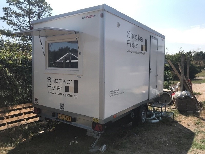 Skurvogn med toilet 