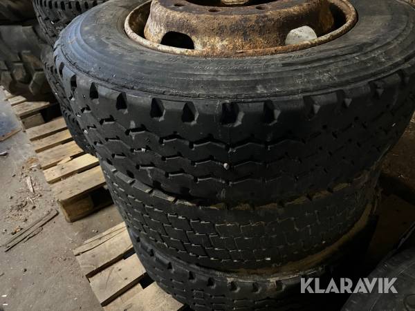 Dæk med fælg 275/70R22.5 3 styk