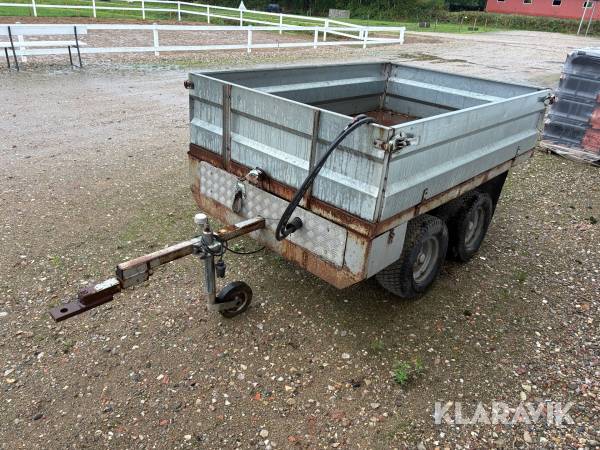 Trailer med hydraulisk tip