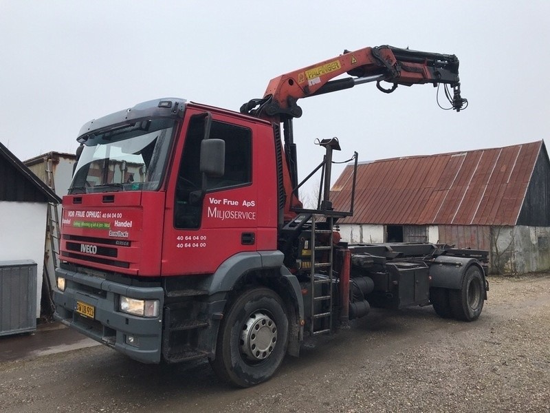 Lastbil med kran og hejs 