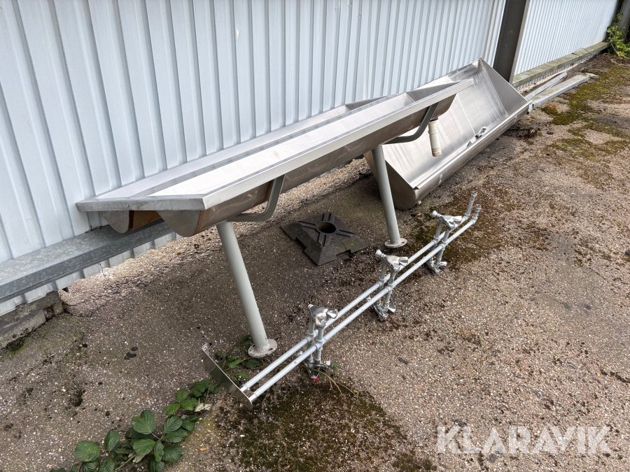 Rustfri vaskerender med armaturer og pissoir, 3 dele