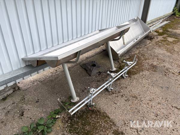 Rustfri vaskerender med armaturer og pissoir, 3 dele