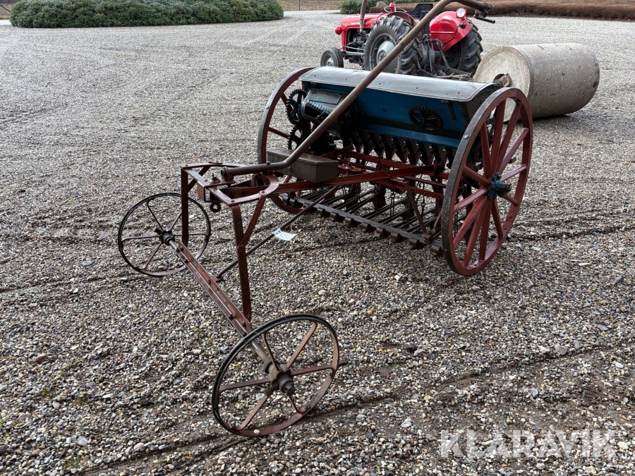 Veteran såmaskine A.C. Rasmussen og Co Såmaskine til hest.