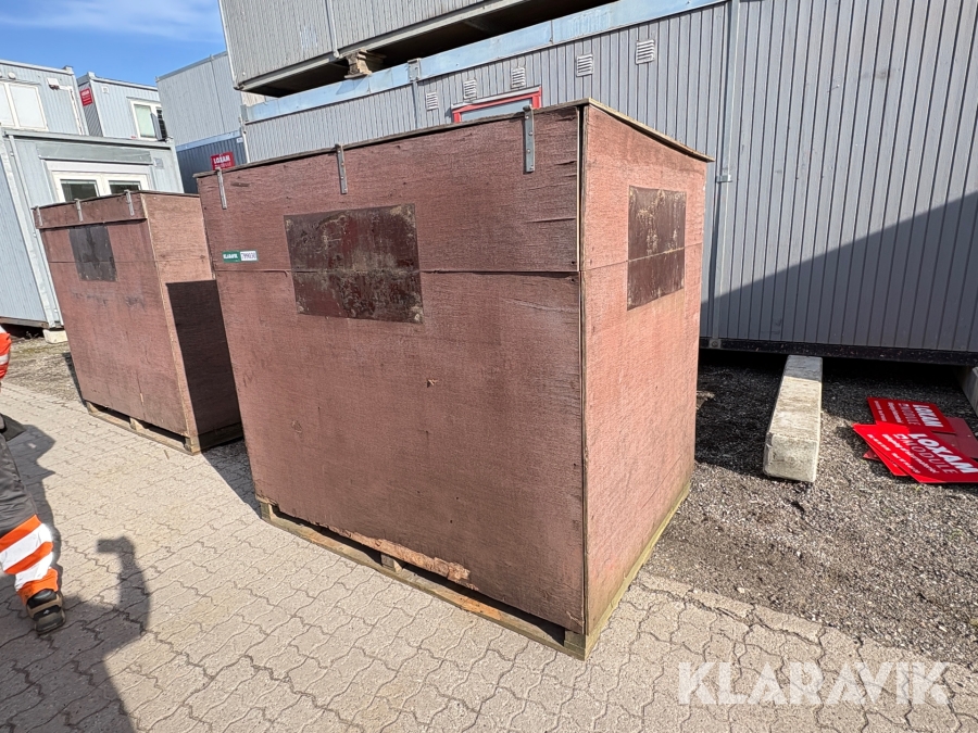 Isoleret kasse med vandtank