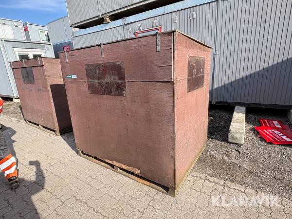 Isoleret kasse med vandtank