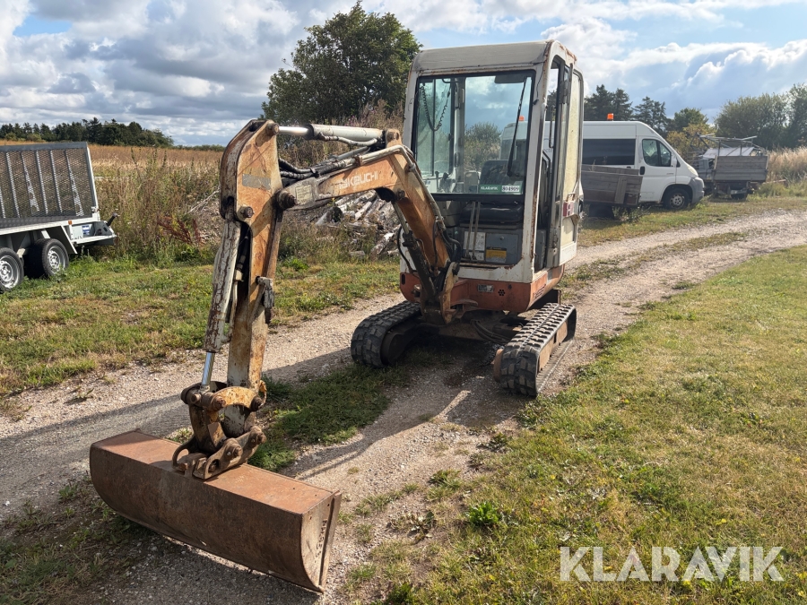 Minigraver Takeuchi TB016 med hydraulisk udskydelig undervogn