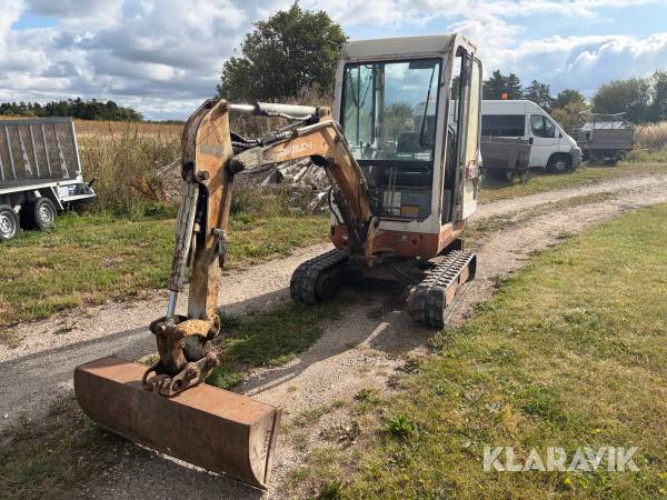 Minigraver Takeuchi TB016 med hydraulisk udskydelig undervogn