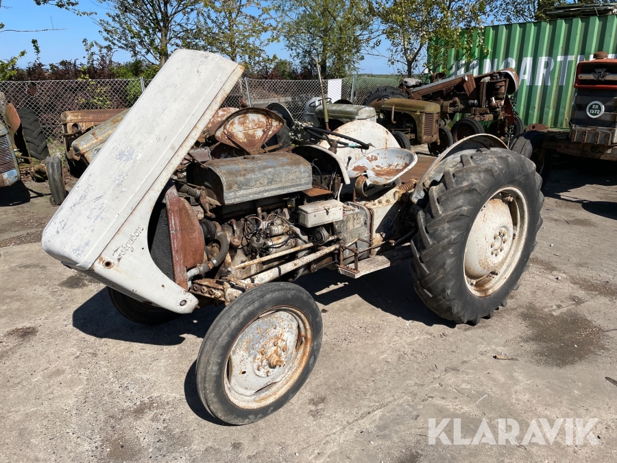 Traktor Massey Ferguson TEA