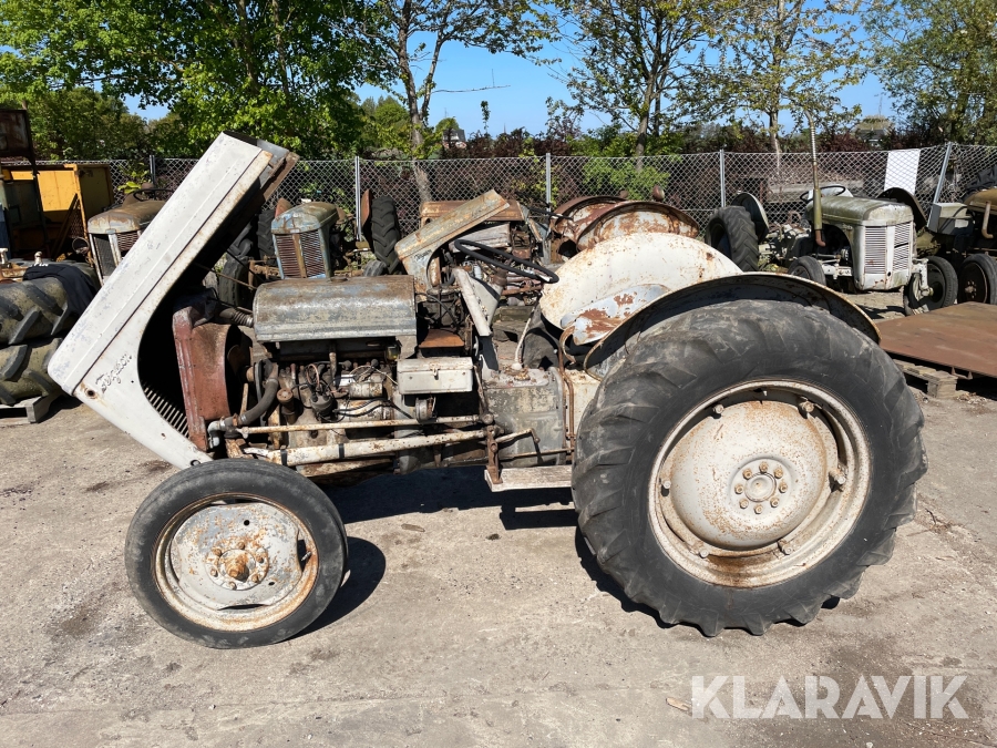 Traktor Massey Ferguson TEA