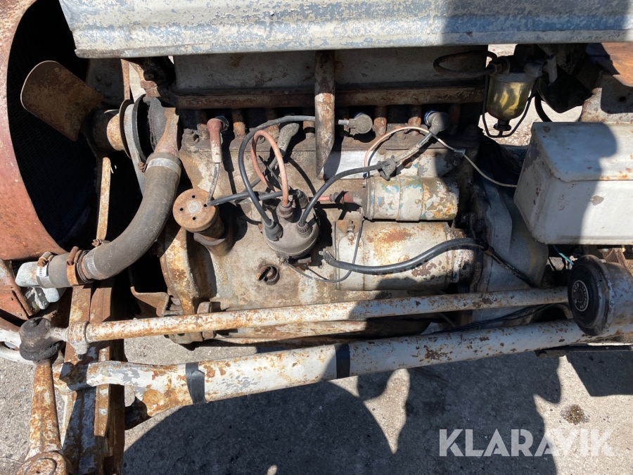 Traktor Massey Ferguson TEA