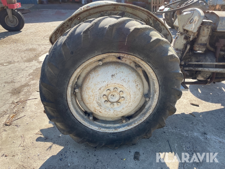 Traktor Massey Ferguson TEA