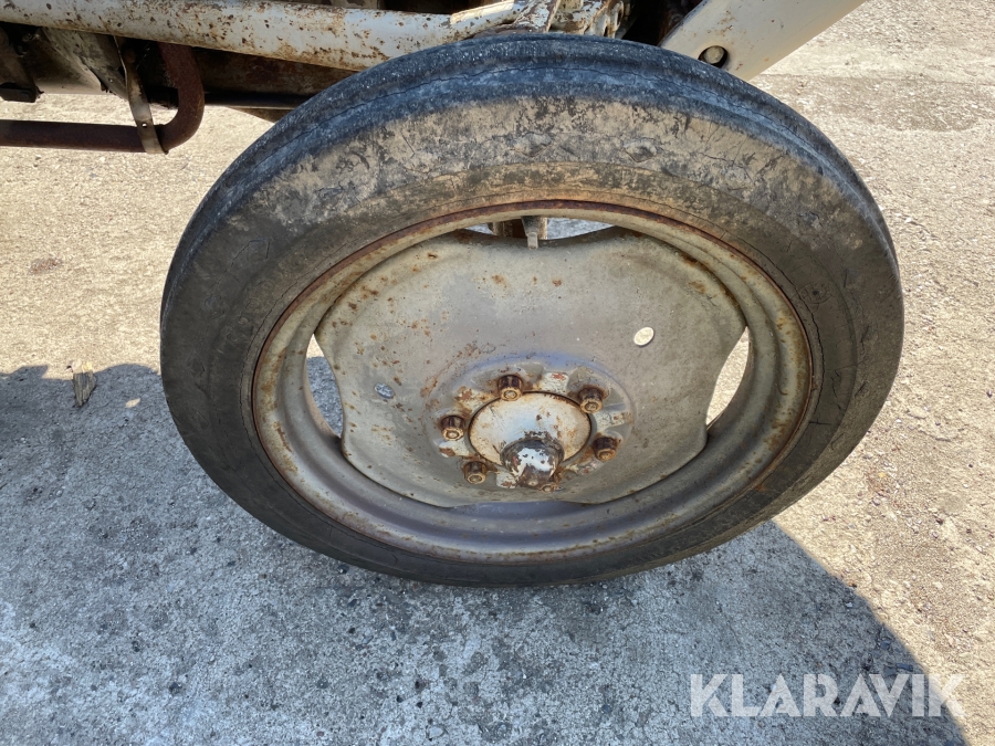 Traktor Massey Ferguson TEA