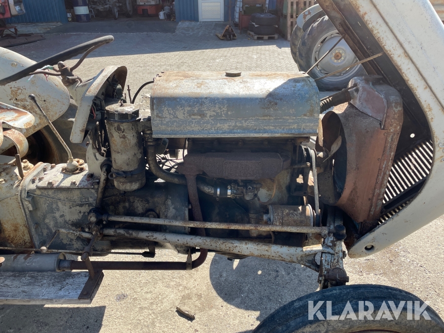 Traktor Massey Ferguson TEA