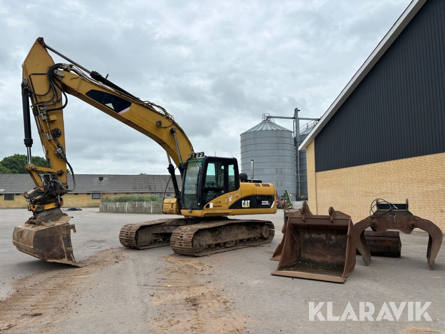 Gravemaskine Caterpillar 323D med tilbehør
