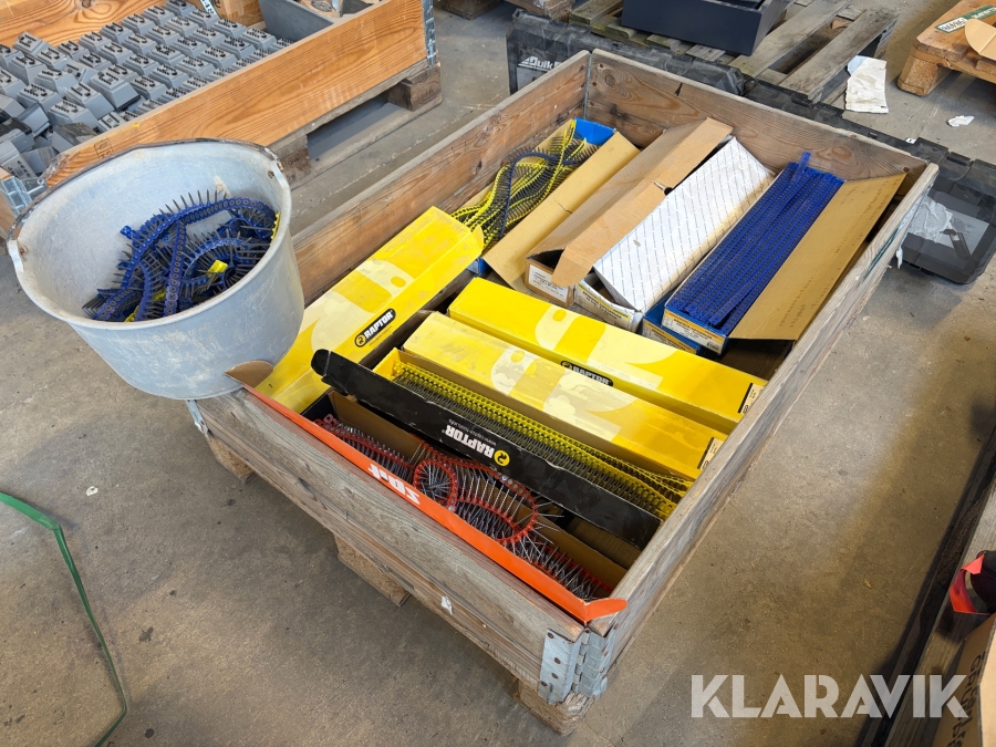 Restparti af båndede gips- og montageskruer