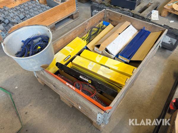 Restparti af båndede gips- og montageskruer