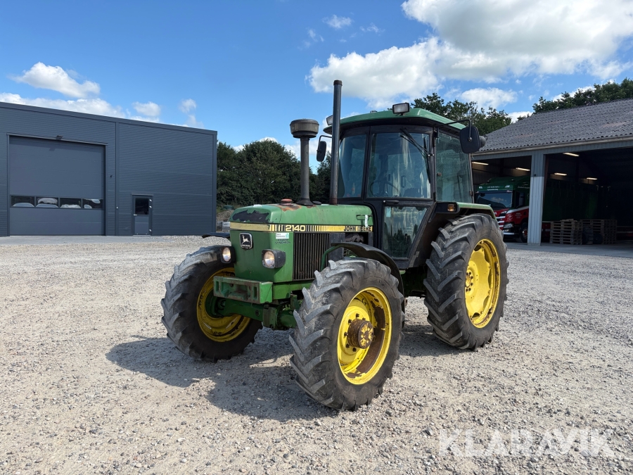 Traktor John Deere 2140