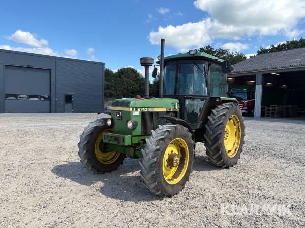 Traktor John Deere 2140