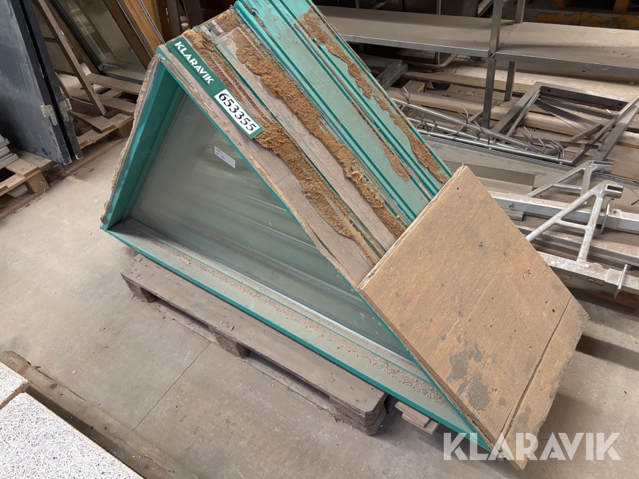 4 styk trekantede vinduer.