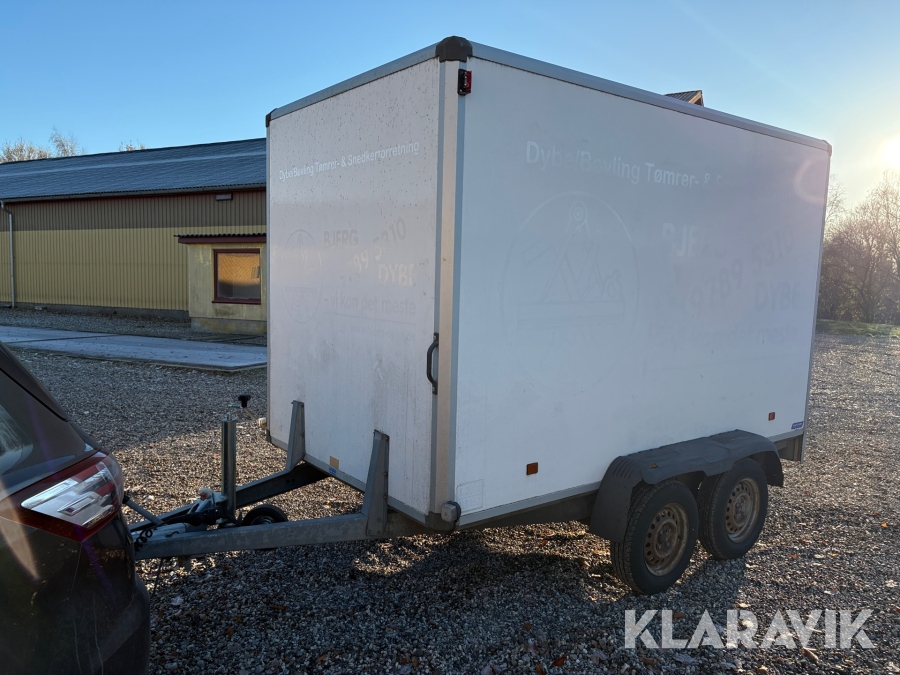 Lukket trailer Variant 2000 kg