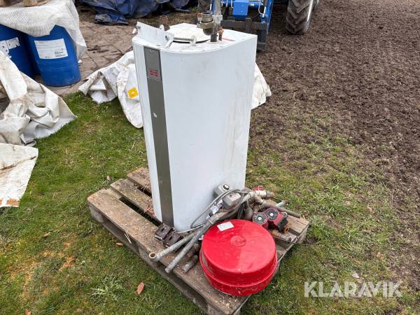 Varmtvandsbeholder med cirkulationspumper og ekspansionsbeholder Methro Therm, Grundfos og Varem