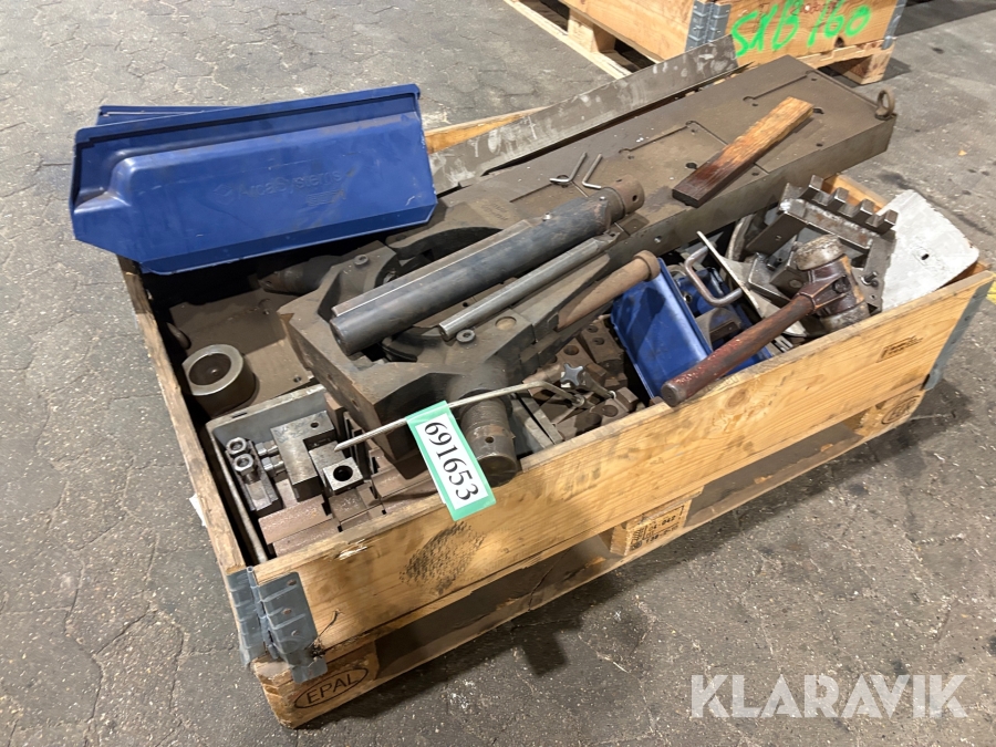 Diverse drejestål og andet.