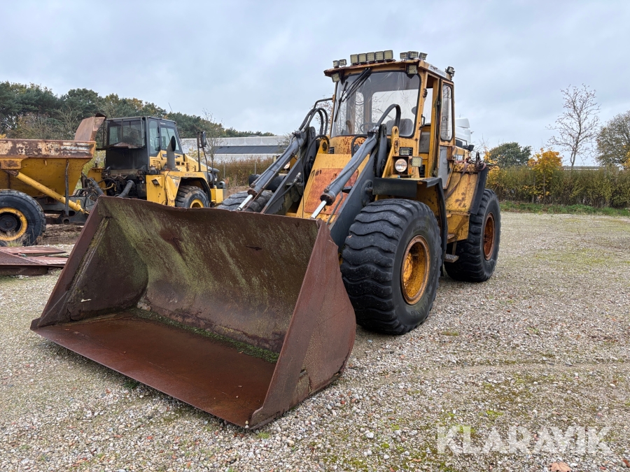 Gummiged Volvo BM 4300 - 9000kg