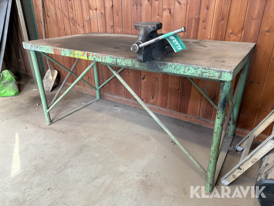 Smedebord med skruestik