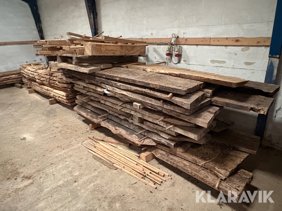 Stort lot med planker - ca 50 enheder