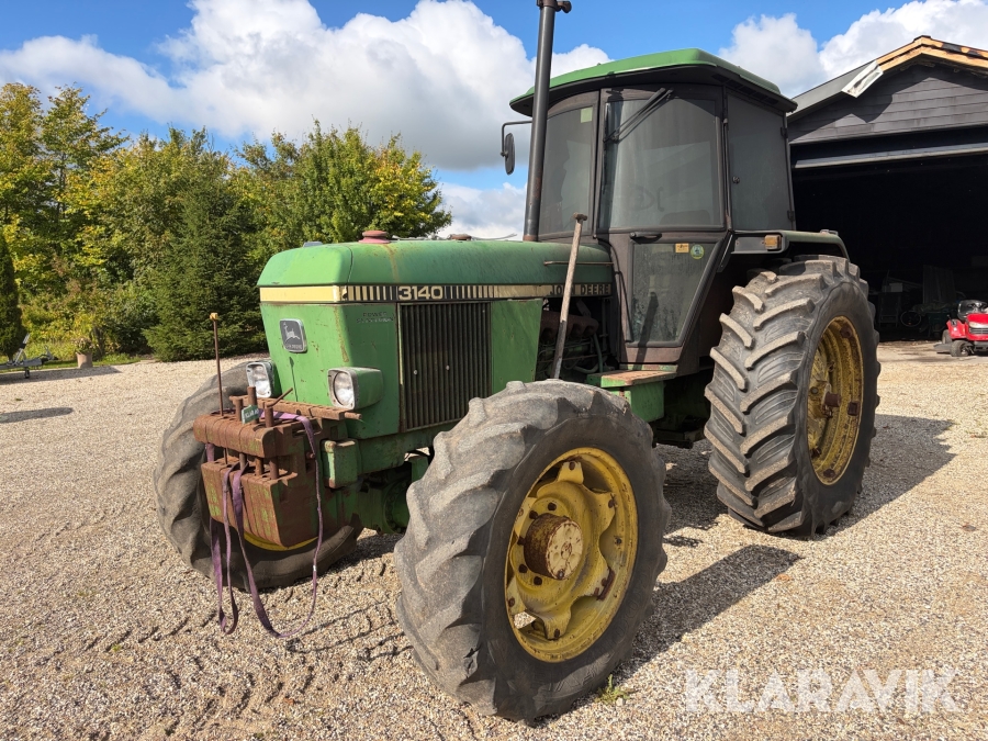 Traktor John Deere 3140 med tvillingehjul