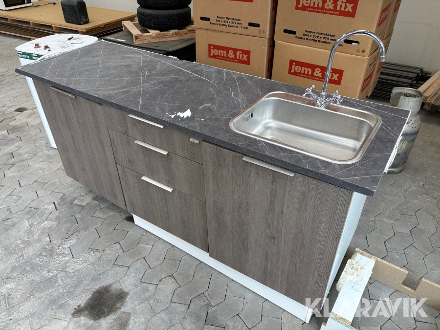 Køkken Sønderborg køkkenet med køleskab