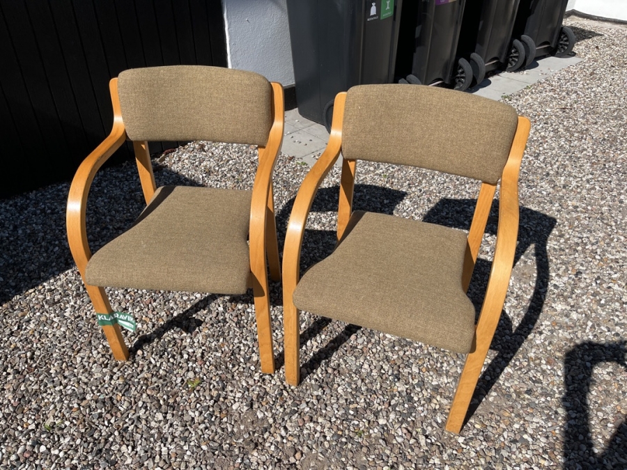 70 stk Konferencestole + 9 klapborde