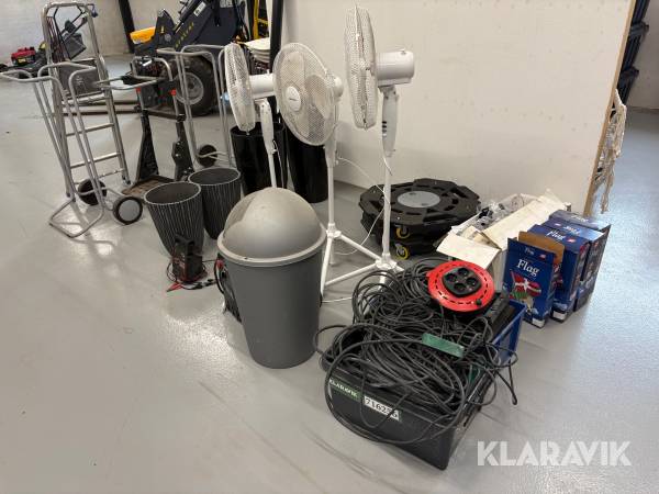 Lot: forlængerledninger, blæsere og diverse.