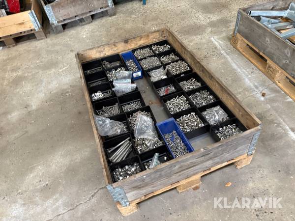 Pallefuld med diverse rustfri