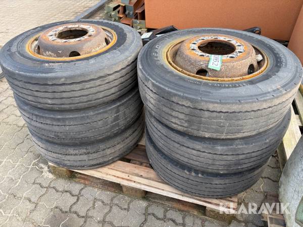 Dæk med fælg 12 stk