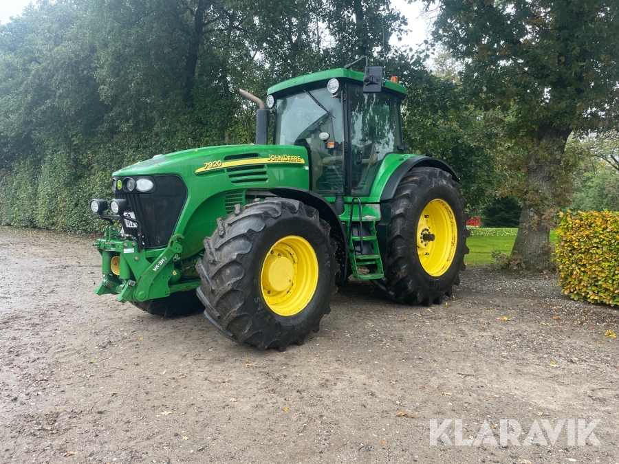 Traktor John Deere 7920