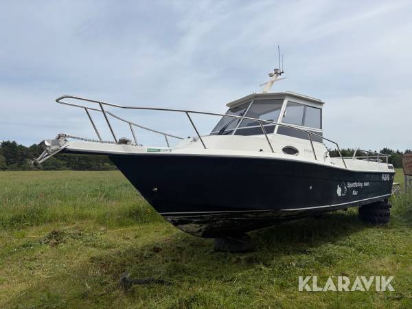 Motorbåd Celebrity 2500 25 fod med kabine