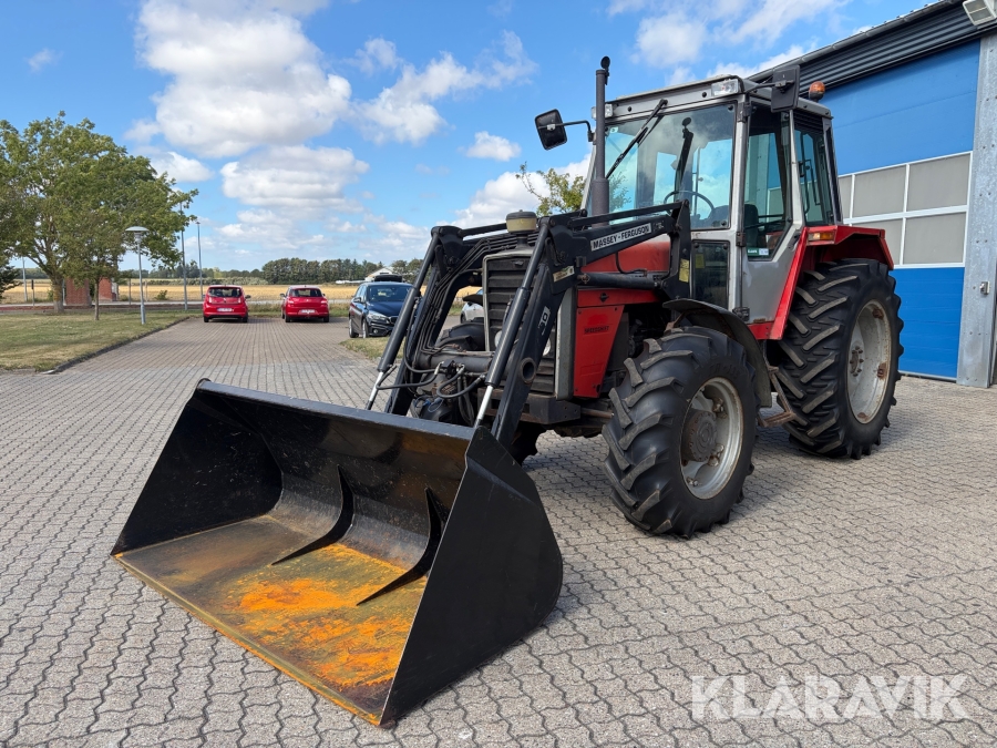 Traktor Massey-Ferguson 690 RJ med frontlift og tilbehør