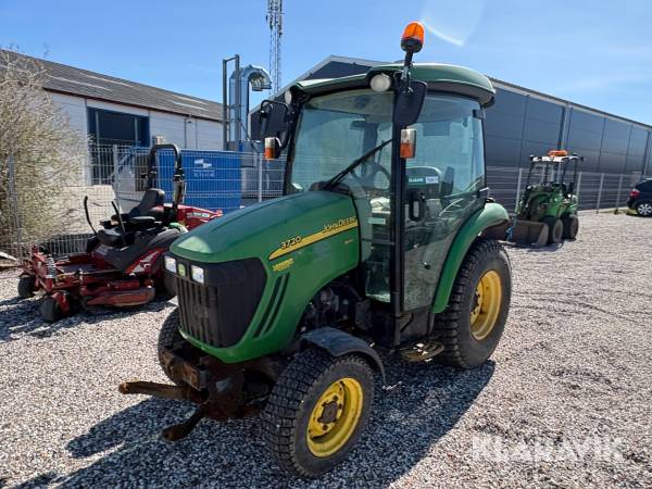 Traktor John Deere 3720