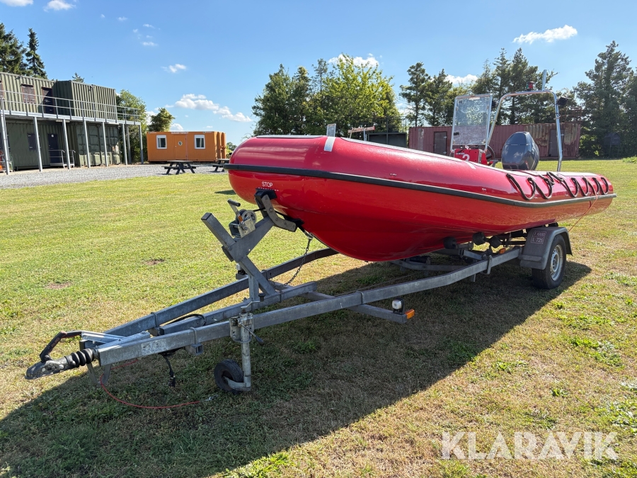 MOB-båd med påhængsmotor & Brenderup bådtrailer 