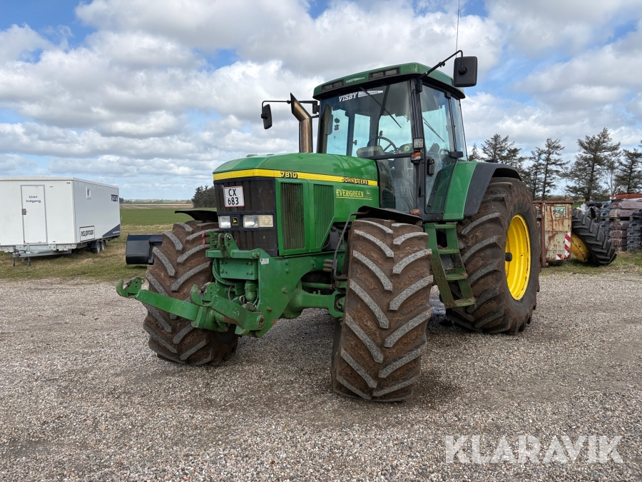 Traktor John Deere 7810