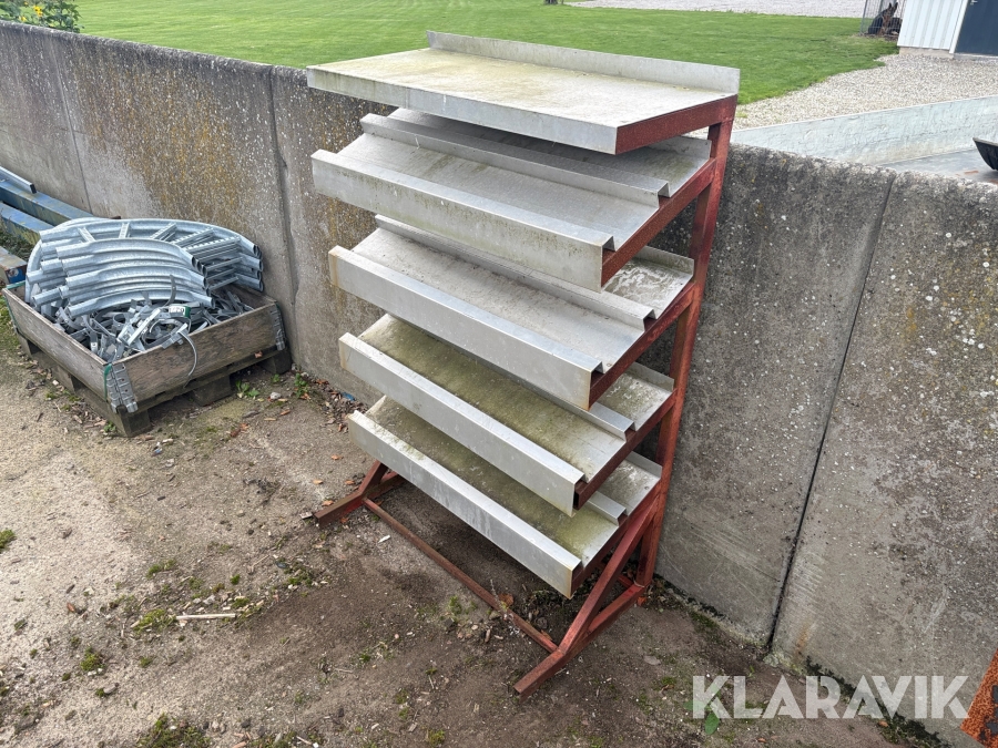 Reol til kantpresser værktøj