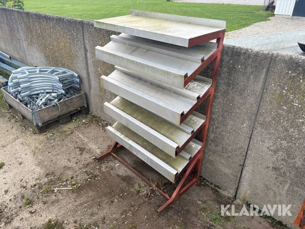 Reol til kantpresser værktøj